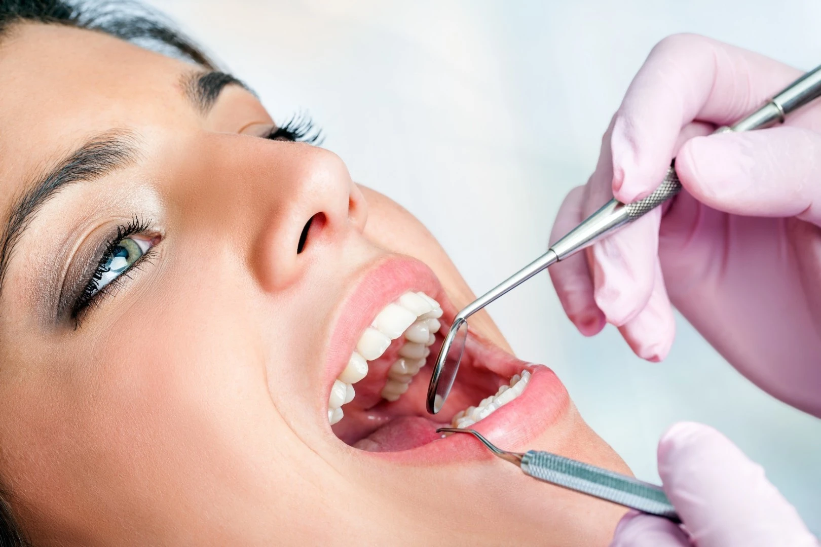 Examen dentaire femme